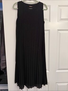 FLASH SALE 2 Days Only! J.McLaughlin Black Pleated Midi Dress-Skirt
